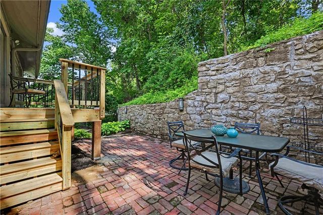 139 S Lakeshore Drive, Lake Quivira, KS 66217