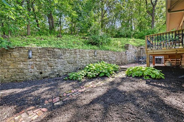 139 S Lakeshore Drive, Lake Quivira, KS 66217