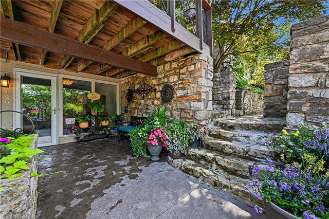 139 S Lakeshore Drive, Lake Quivira, KS 66217