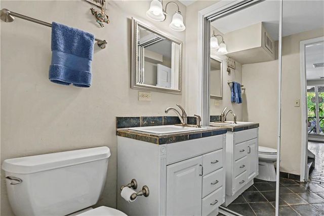 139 S Lakeshore Drive, Lake Quivira, KS 66217