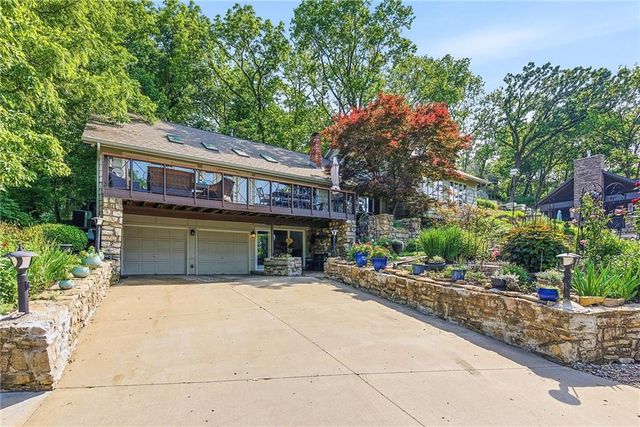139 S Lakeshore Drive, Lake Quivira, KS 66217