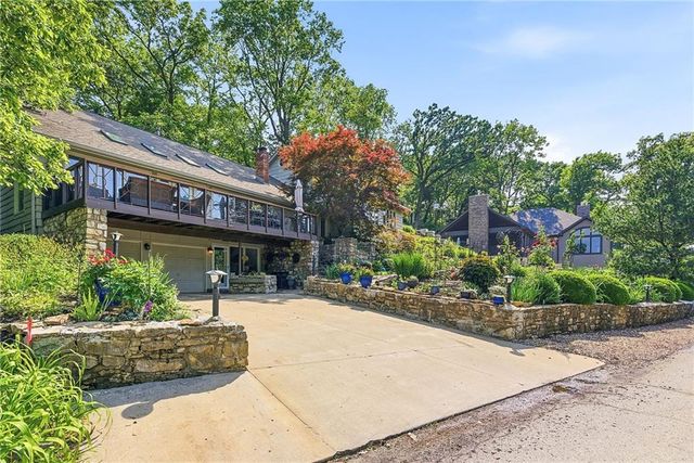139 S Lakeshore Drive, Lake Quivira, KS 66217