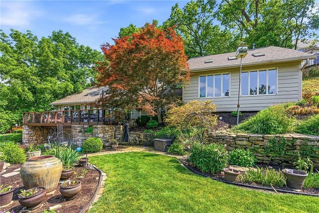 139 S Lakeshore Drive, Lake Quivira, KS 66217
