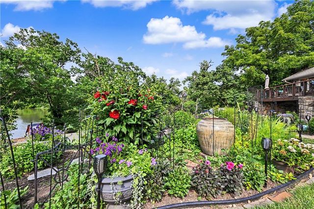 139 S Lakeshore Drive, Lake Quivira, KS 66217