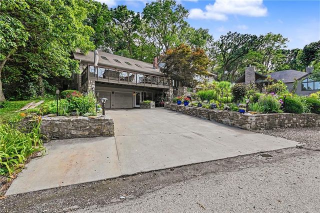 139 S Lakeshore Drive, Lake Quivira, KS 66217