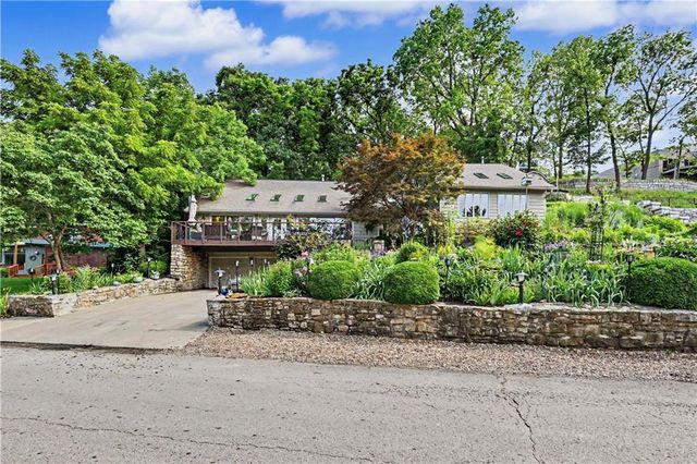 139 S Lakeshore Drive, Lake Quivira, KS 66217