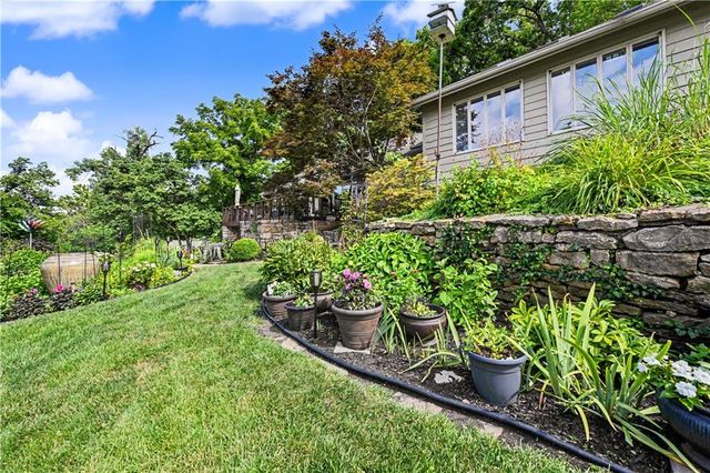 139 S Lakeshore Drive, Lake Quivira, KS 66217