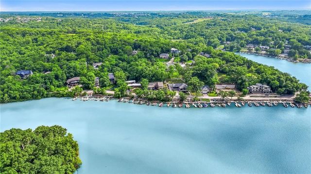 139 S Lakeshore Drive, Lake Quivira, KS 66217