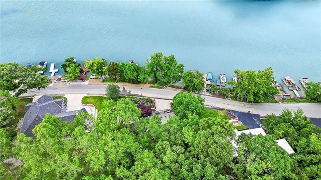 139 S Lakeshore Drive, Lake Quivira, KS 66217