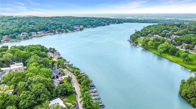139 S Lakeshore Drive, Lake Quivira, KS 66217