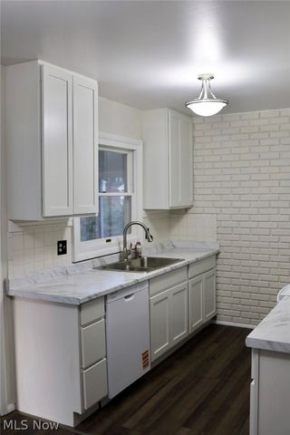 1093 Sutherland Avenue, Akron, OH 44314