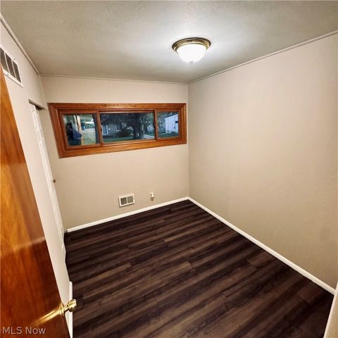 1093 Sutherland Avenue, Akron, OH 44314
