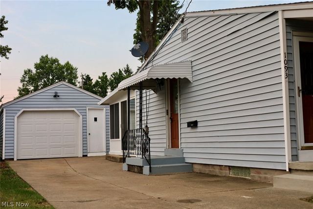 1093 Sutherland Avenue, Akron, OH 44314