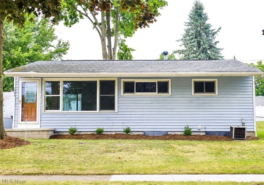 1093 Sutherland Avenue, Akron, OH 44314