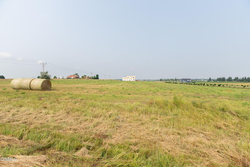 500 Apple Ridge Road, Menoken, ND 58558