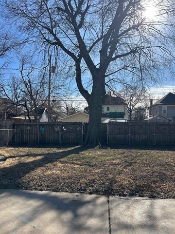 1141 W River Blvd, Wichita, KS 67203