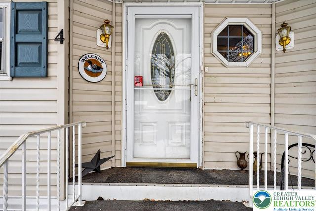 4 Woodsdale Court, Moore Twp, PA 18014