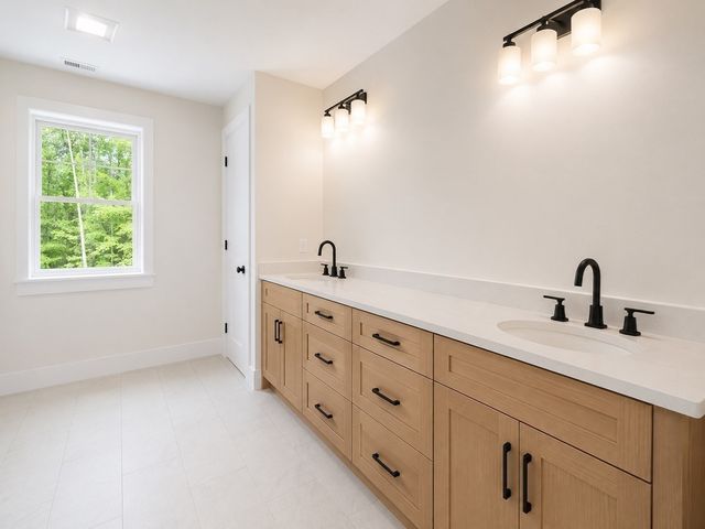15 Unkety Brook Way, Dunstable, MA 01827