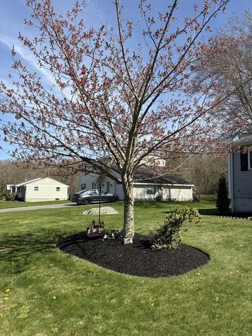 81 Benoit St, Westport, MA 02790