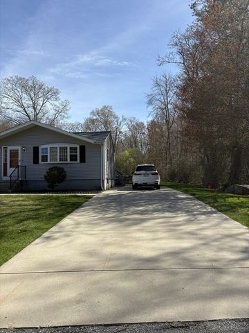 81 Benoit St, Westport, MA 02790