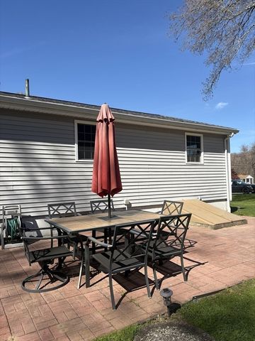 81 Benoit St, Westport, MA 02790