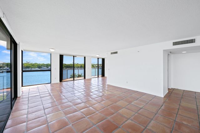 899 Jeffery Street 214, Boca Raton, FL 33487