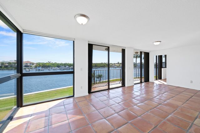 899 Jeffery Street 214, Boca Raton, FL 33487