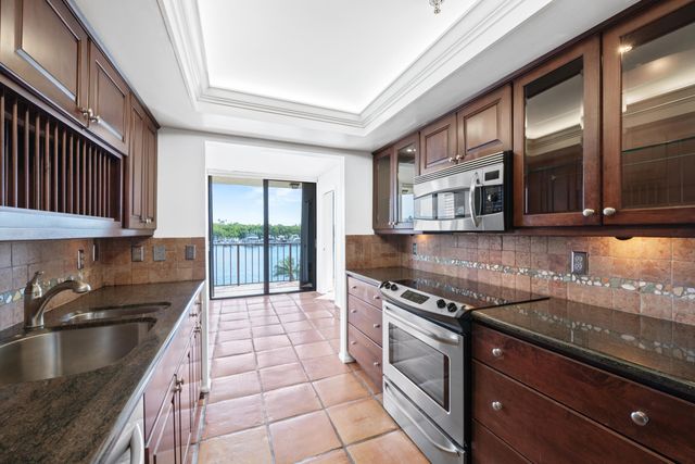 899 Jeffery Street 214, Boca Raton, FL 33487