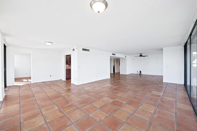 899 Jeffery Street 214, Boca Raton, FL 33487