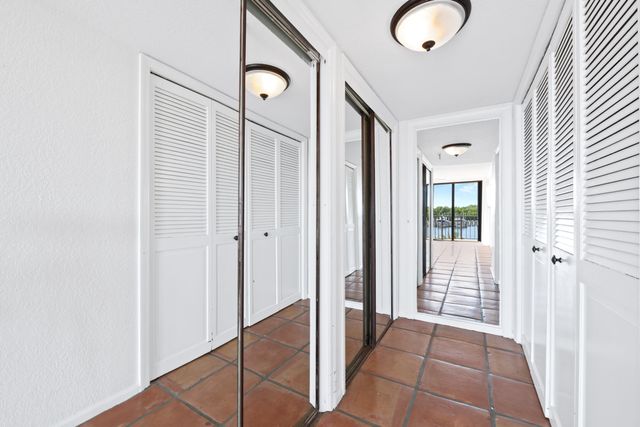 899 Jeffery Street 214, Boca Raton, FL 33487