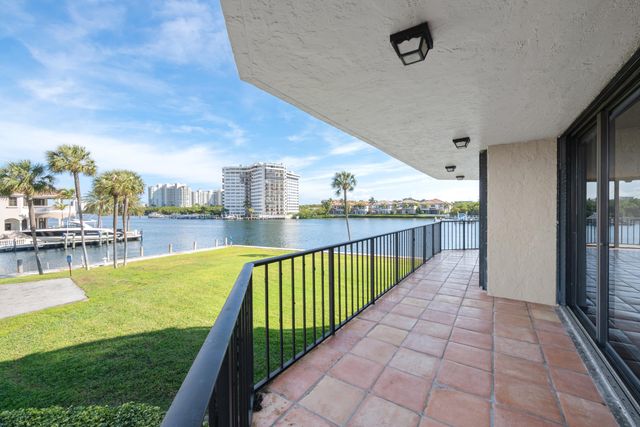899 Jeffery Street 214, Boca Raton, FL 33487
