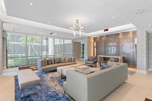 899 Jeffery Street 214, Boca Raton, FL 33487