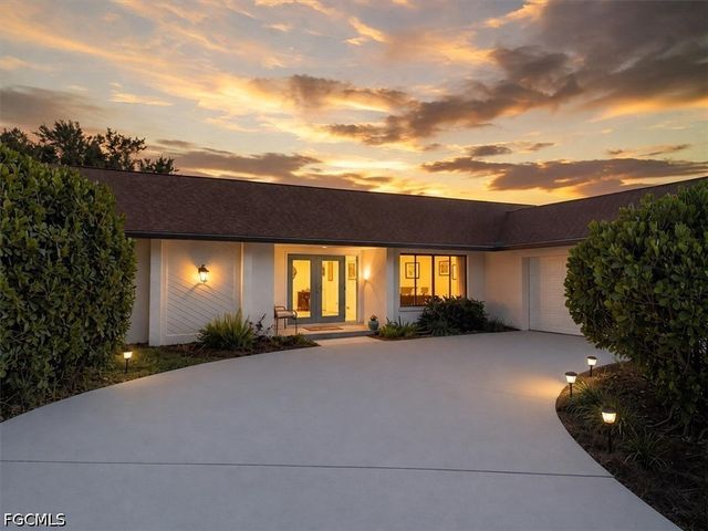 1812 Coral CIR, North Fort Myers, FL 33903
