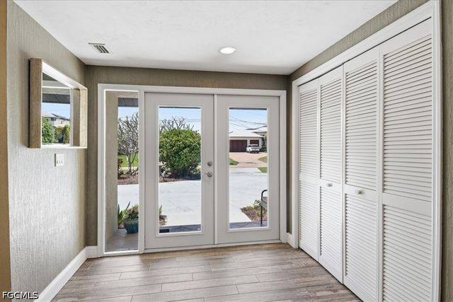 1812 Coral CIR, North Fort Myers, FL 33903