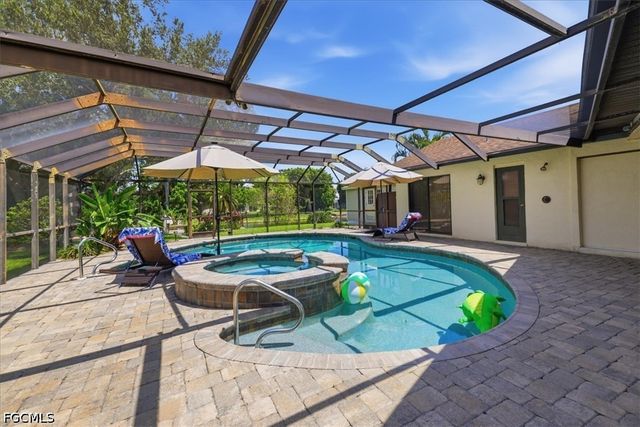 1812 Coral CIR, North Fort Myers, FL 33903