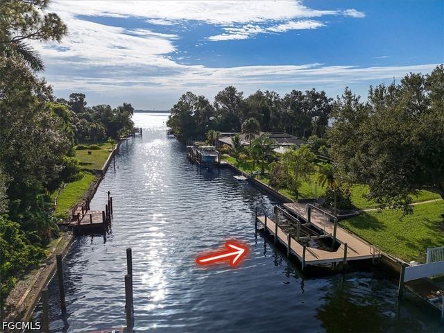 1812 Coral CIR, North Fort Myers, FL 33903