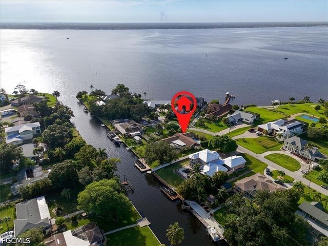 1812 Coral CIR, North Fort Myers, FL 33903