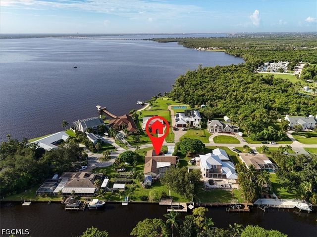 1812 Coral CIR, North Fort Myers, FL 33903
