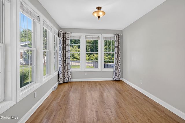 5 Normandy Square, Altamont, NY 12009