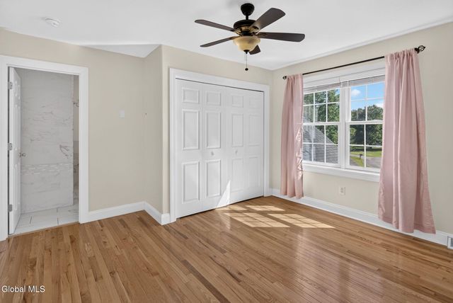 5 Normandy Square, Altamont, NY 12009