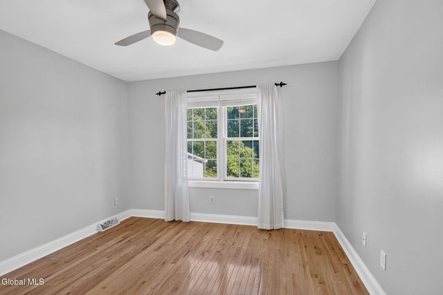 5 Normandy Square, Altamont, NY 12009