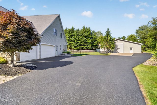 5 Normandy Square, Altamont, NY 12009