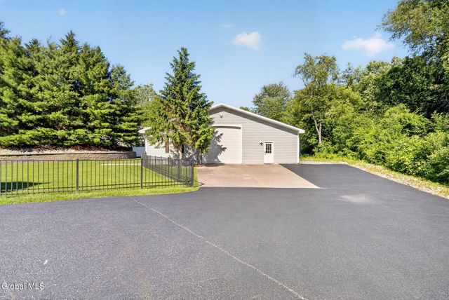 5 Normandy Square, Altamont, NY 12009