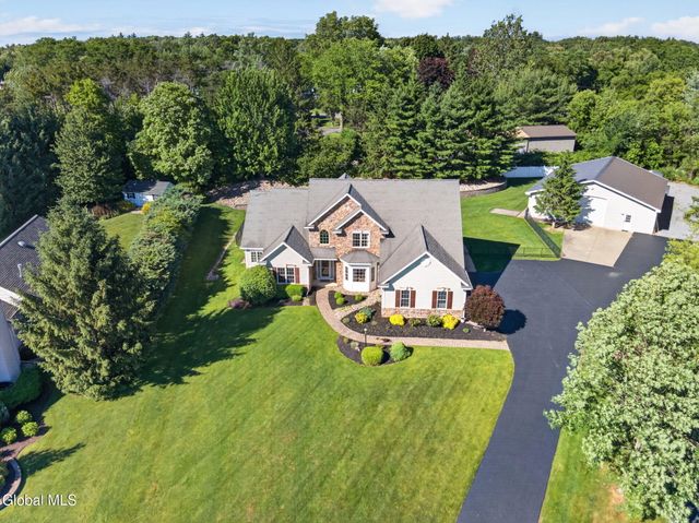 5 Normandy Square, Altamont, NY 12009