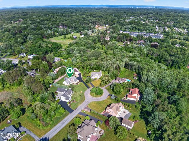 5 Normandy Square, Altamont, NY 12009