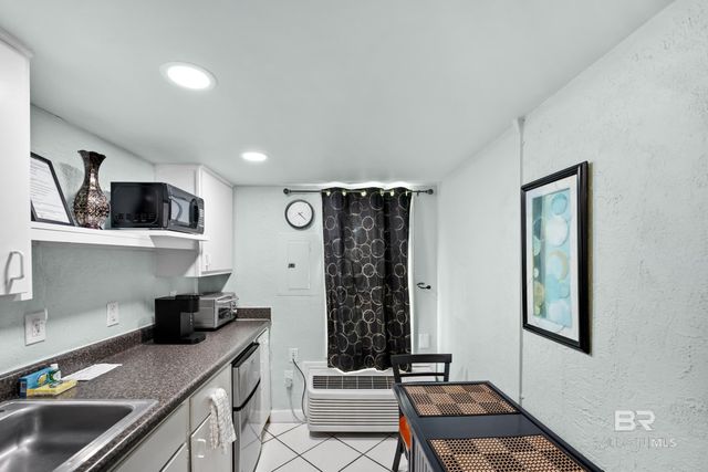 200 E Beach Boulevard 220, Gulf Shores, AL 36542