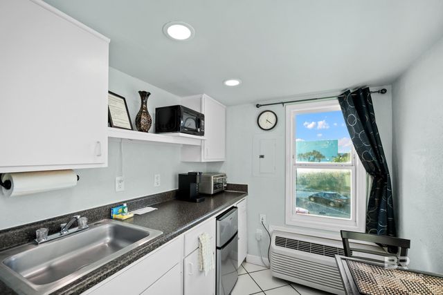 200 E Beach Boulevard 220, Gulf Shores, AL 36542