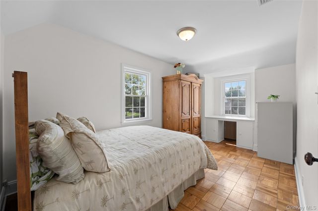 33 Ogden Avenue, East Williston, NY 11596