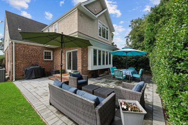 33 Ogden Avenue, East Williston, NY 11596