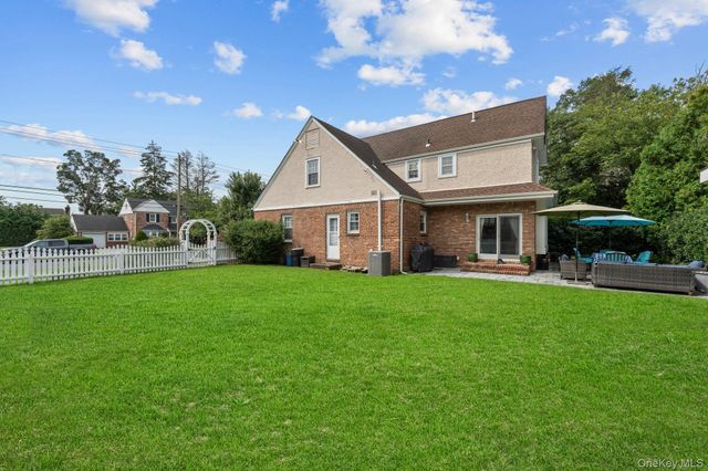 33 Ogden Avenue, East Williston, NY 11596